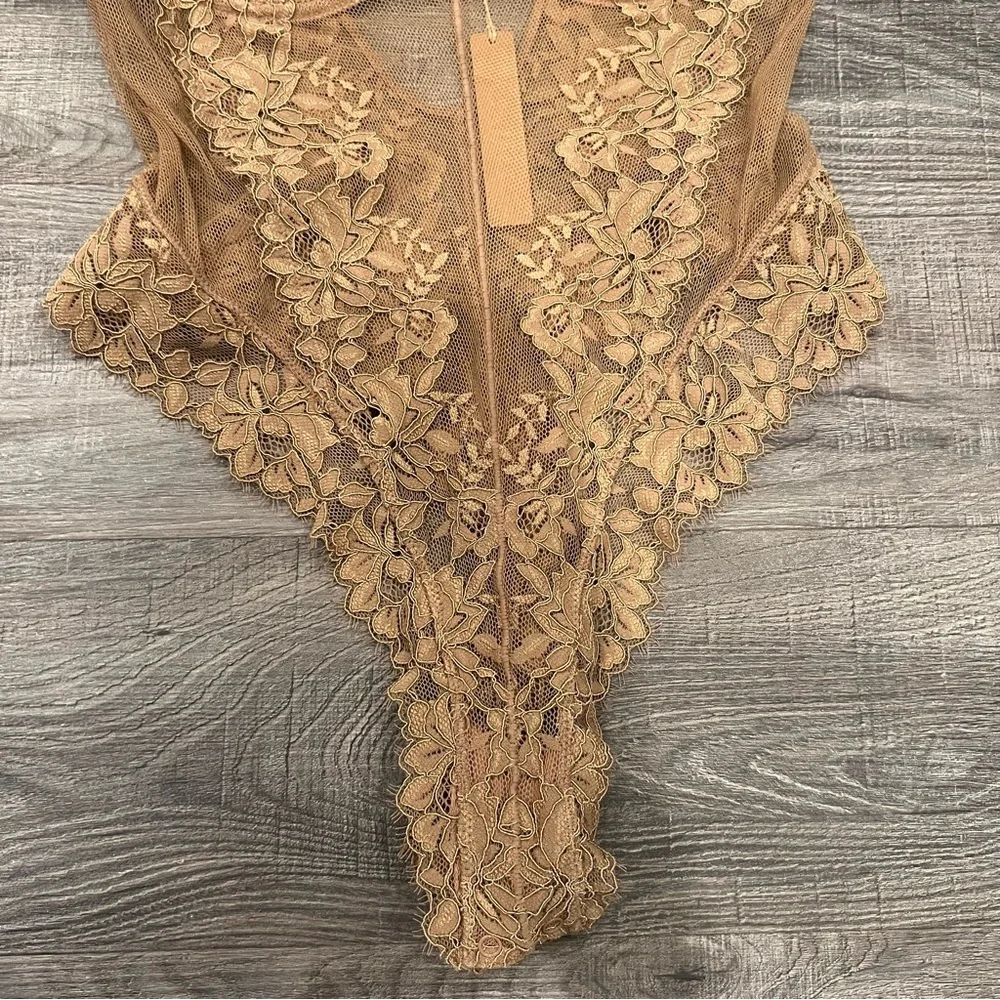 SKIMS lace balconette bodysuit - Picture 2 of 7